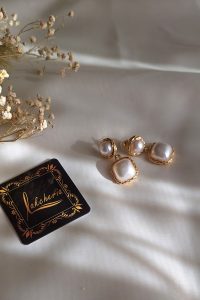 گوشواره صدفی مربع کد b5